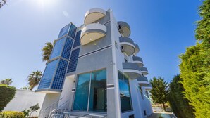 Unclassified image, 5 of 35, button - Modern Home With Wifi and Beach Access Golem (Golem)
