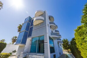 Apartment | 2 bedrooms - Modern Home With Wifi and Beach Access Golem (Golem)