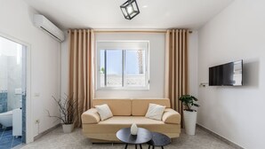 Unclassified image, 3 of 35, button - Modern Home With Wifi and Beach Access Golem (Golem)