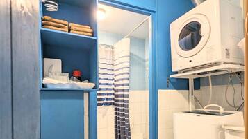 Family Room, Non Smoking | Bathroom