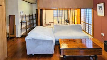 Family Room, Non Smoking | Living area | 28-inch TV with cable channels
