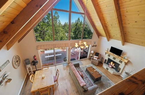 Views! Sunsets! Amenities! A-Frame Cabin Sleeping 8 Guests. Come Relax & Unwind!