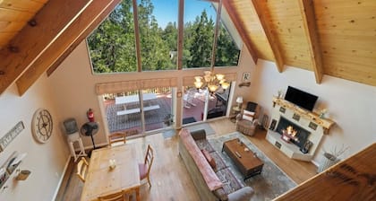 Views! Sunsets! Amenities! A-Frame Cabin Sleeping 8 Guests. Come Relax & Unwind!