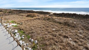 På stranden