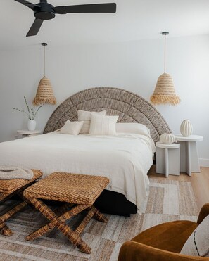 6 bedrooms, desk, iron/ironing board, travel crib