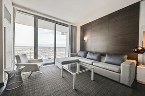 TV - SVS: Sunset View Studio | Open Balcony | Pool & Gym | Palms Place (Las Vegas)