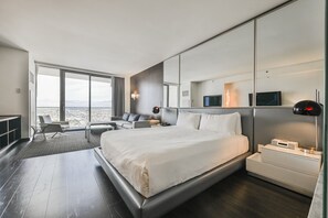 Desk, iron/ironing board, free WiFi, bed sheets - SVS: Sunset View Studio | Open Balcony | Pool & Gym | Palms Place (Las Vegas)