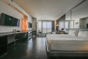Desk, iron/ironing board, free WiFi, bed sheets - SVS: Sunset View Studio | Open Balcony | Pool & Gym | Palms Place (Las Vegas)