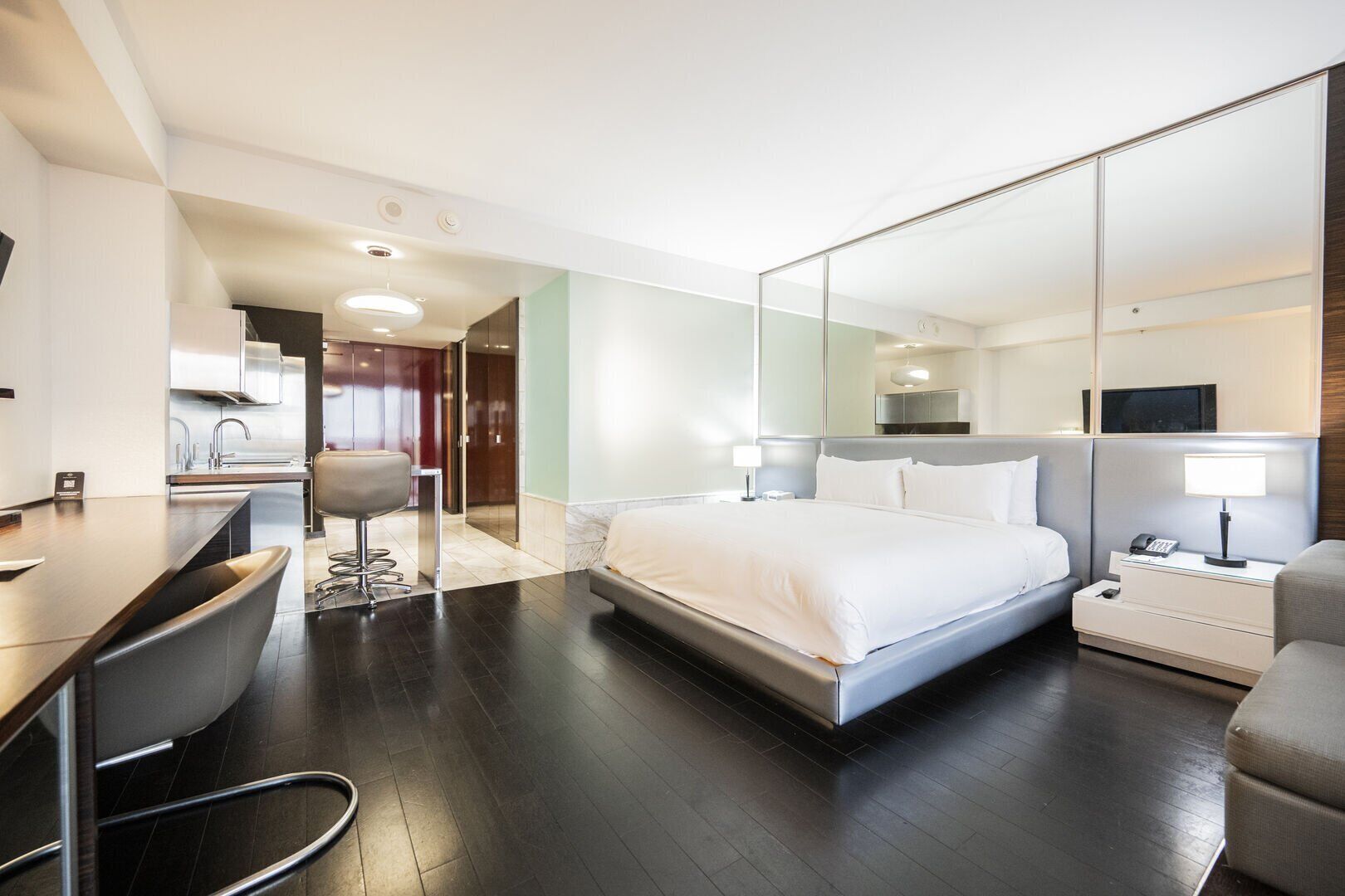 1 chambre, bureau, fer et planche à repasser, Wi-Fi gratuit