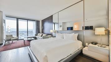 1 quarto, escrivaninha, ferros/tábuas de passar roupa, Wi-Fi de cortesia