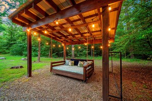 Property grounds - Rustic Family Getaway 2BR - Hot Tub, Fire Pit, Pool Table, Pets OK (Broken Bow)