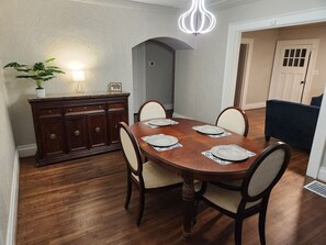 Dining - Oasis within a short walk to uptown (High Point)