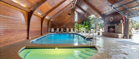 Inomhuspool och uppvärmd pool