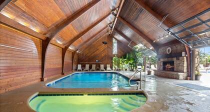 Excellent Family Stay w/ Boat Slip, 2 Pools, Hot Tub, Courts & Arcade Games