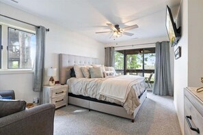 3 habitaciones, tabla de planchar con plancha y cuna de viaje 