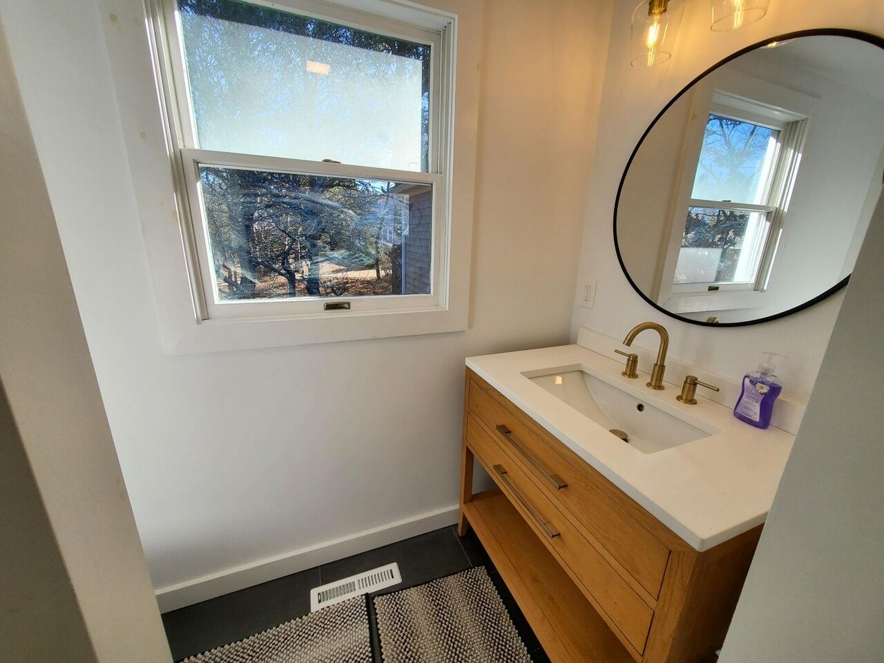 Shared bathroom for three smaller bedrooms