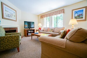 Smart TV, fireplace, table tennis