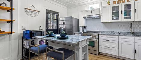 Fridge, stovetop, coffee/tea maker, blender