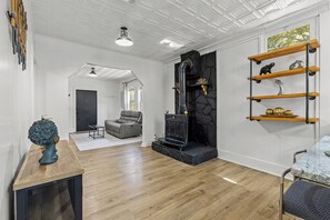 Interior - Charming 2-bedroom bungalow near downtown Atlanta (Atlanta)