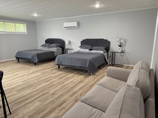 1 soverom, strykejern/-brett, wi-fi (inkludert) og sengetøy