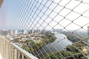 Property grounds - Ocean View w/ Balcony & Tub – 8-min walk to Beach (Barra da Tijuca Rio de Janeiro)