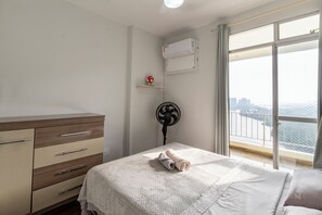 2 Schlafzimmer, Bügeleisen/Bügelbrett
