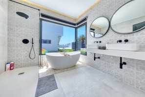 Shower, hair dryer, towels, soap - White House - Fire pit and private pool By Lanzarote Vacation Homes (Puerto Calero)