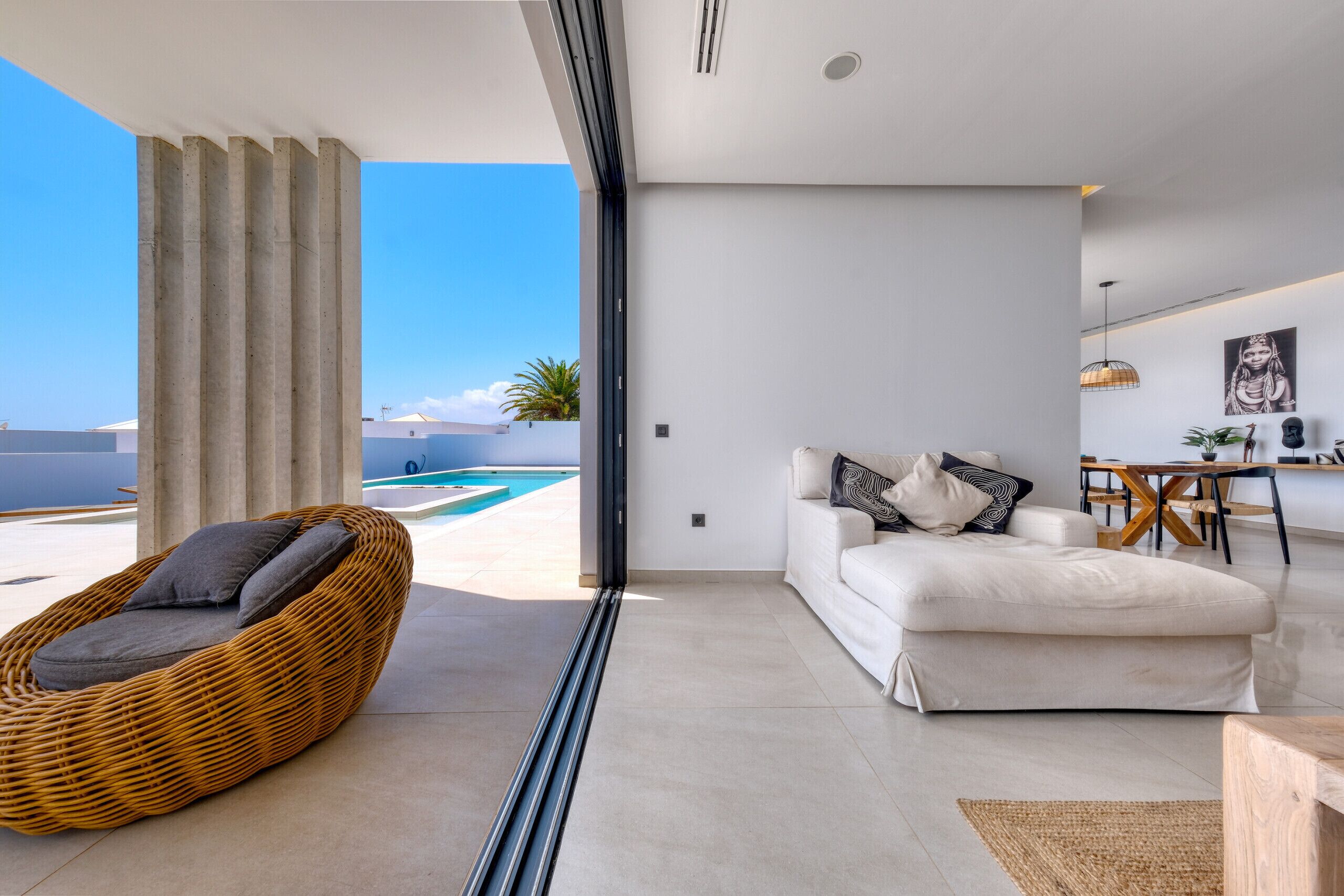 屋外ダイニングエリア