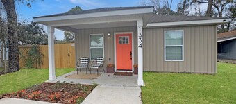 The Gulfport Muse-Artistic Getaway-Walk to Beach- Firepit!