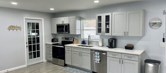 Beachy Cocoa Home Near Cruise Port W/ Hot Tub