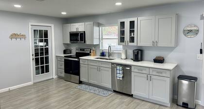 Beachy Cocoa Home Near Cruise Port W/ Hot Tub