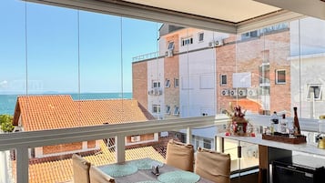 3 habitaciones, escritorio y espacio para trabajar con laptop