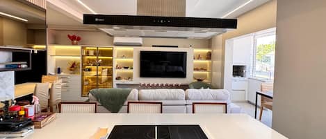 Family Suite, Beach View | Private kitchen