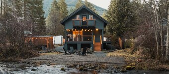 Mt Rainier Cabin- Waterfront/Hot Tub/EV/Firepit/AC