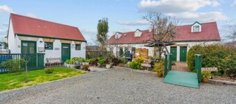 Historical Loft  Queen Bed Own Entrance & Bathroom