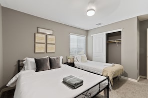 4 bedrooms, iron/ironing board, WiFi, bed sheets