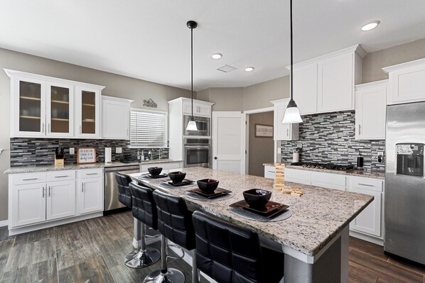 Micro-ondes, four, plaque de cuisson, lave-vaisselle