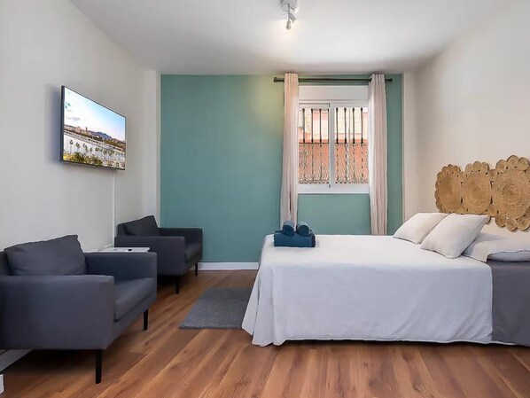 1 chambre, fer et planche à repasser, lit parapluie, Wi-Fi gratuit