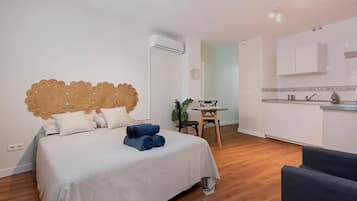 1 slaapkamer, een strijkplank/strijkijzer, reisbedje, gratis wifi