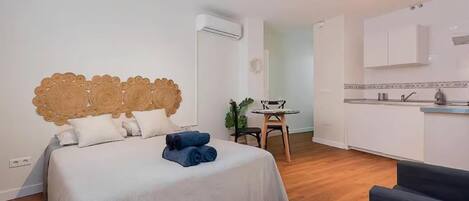 1 dormitorio, tabla de planchar con plancha, cuna de viaje y wifi gratis