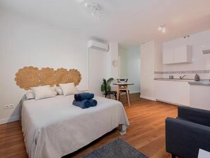 1 chambre, fer et planche à repasser, lit parapluie, Wi-Fi gratuit
