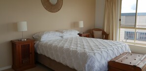 4 Schlafzimmer, Schreibtisch, Bügeleisen/Bügelbrett