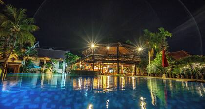 The central lovina hotel & restaurant