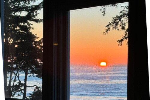 Luxury water-front home w/ amazing ocean views - just steps to the beach