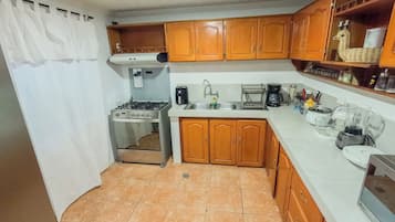 Dishwasher, coffee/tea maker, blender, cookware/dishes/utensils