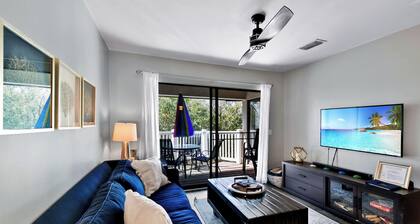 Oceanfront Condo - Private Boardwalk - Pool & Balcony