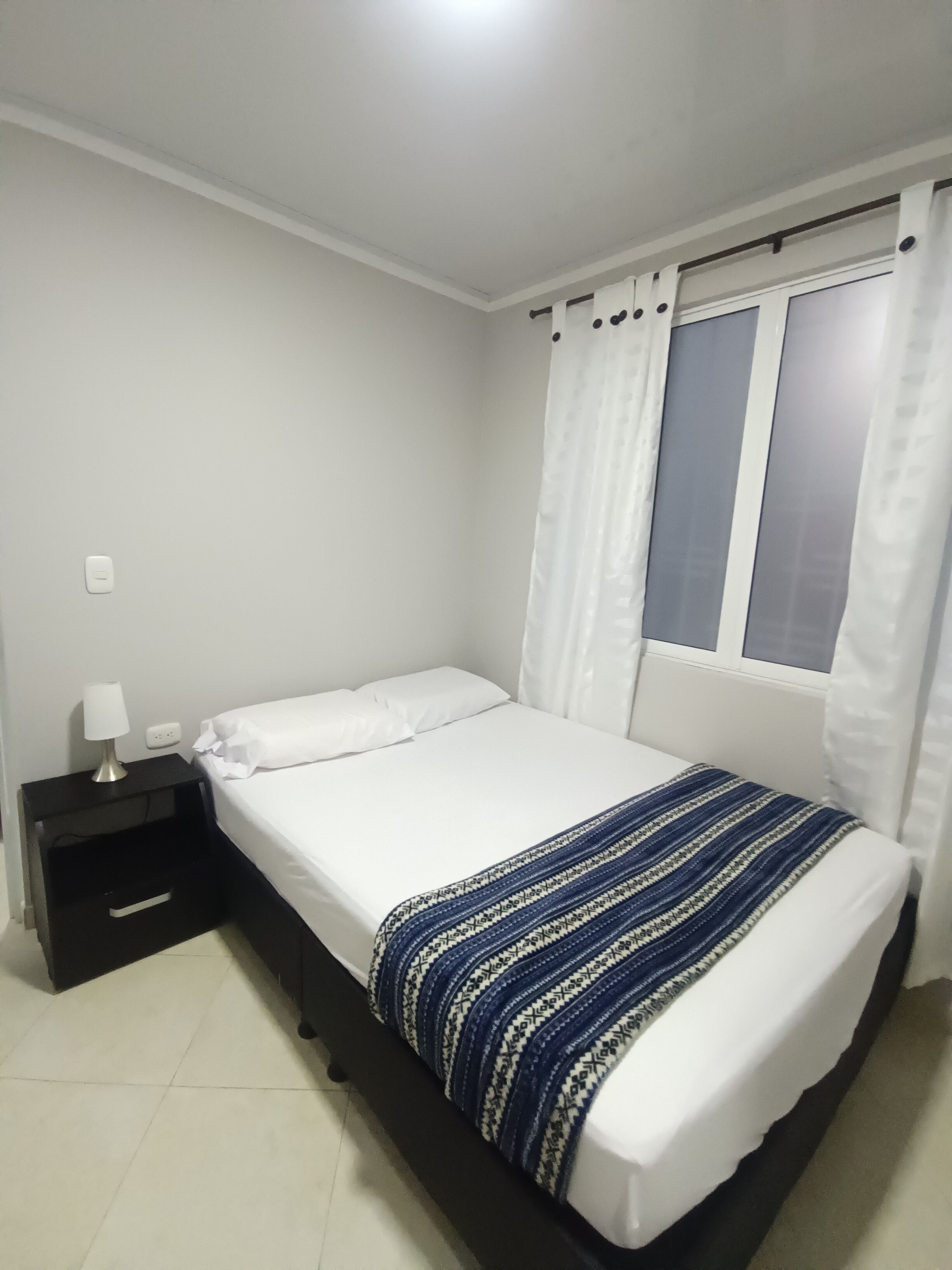 2 Schlafzimmer, Schreibtisch, Bügeleisen/Bügelbrett, Reisekinderbett