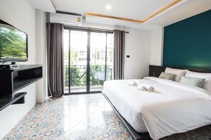 Bureau, espace de travail pour ordinateur portable, Wi-Fi gratuit