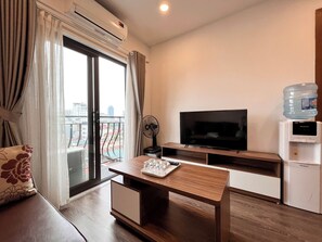 Departamento familiar | Área de sala de estar | Smart TV de 25 pulgadas con canales digitales