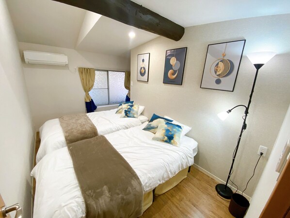 5 chambres, fer et planche à repasser, Wi-Fi, draps fournis